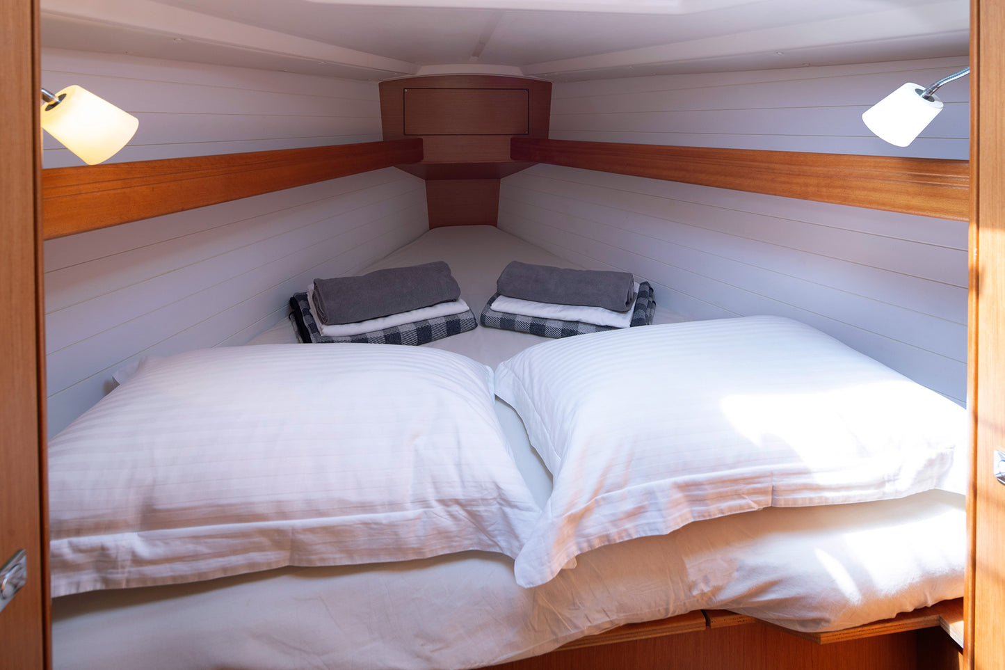 Private Overnight Sailing Experience in Cascais
